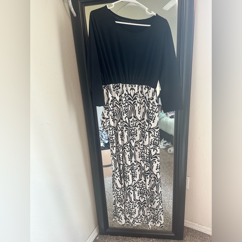 Women’s Maxi Dress 3/4 length Sleeve Size XXL Black and White